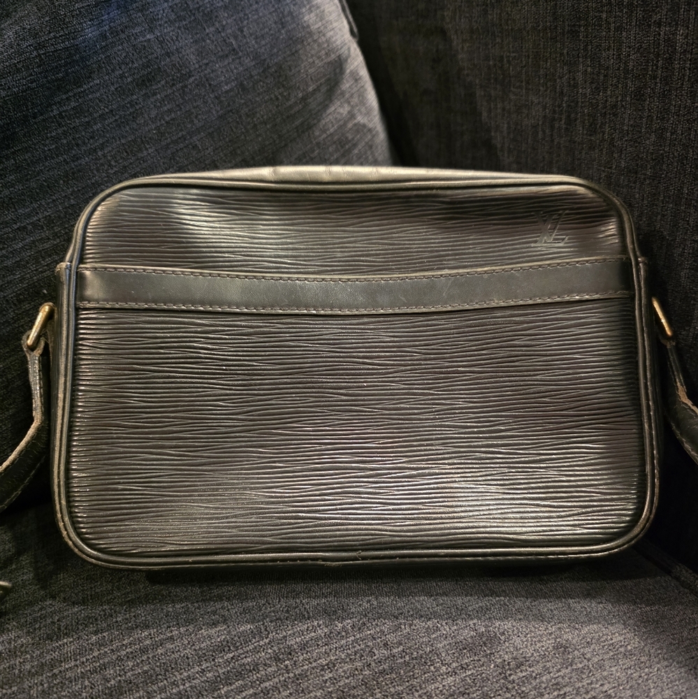 Authentic Louis Vuitton Black Epi Leather Crossbody Bag - Needs Lots of TLC!